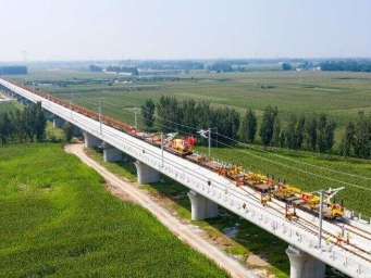 雄商高铁全线正式进入铺轨阶段