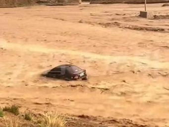 甘肃突发罕见山洪，仍有5人失联