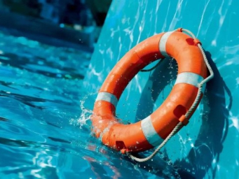 人生第一次骨折，发生在水上乐园